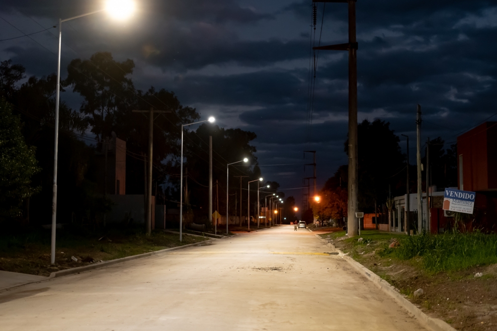 NUEVAS LUMINARIAS LED SOBRE UN SECTOR DE CALLE ZAMARO.