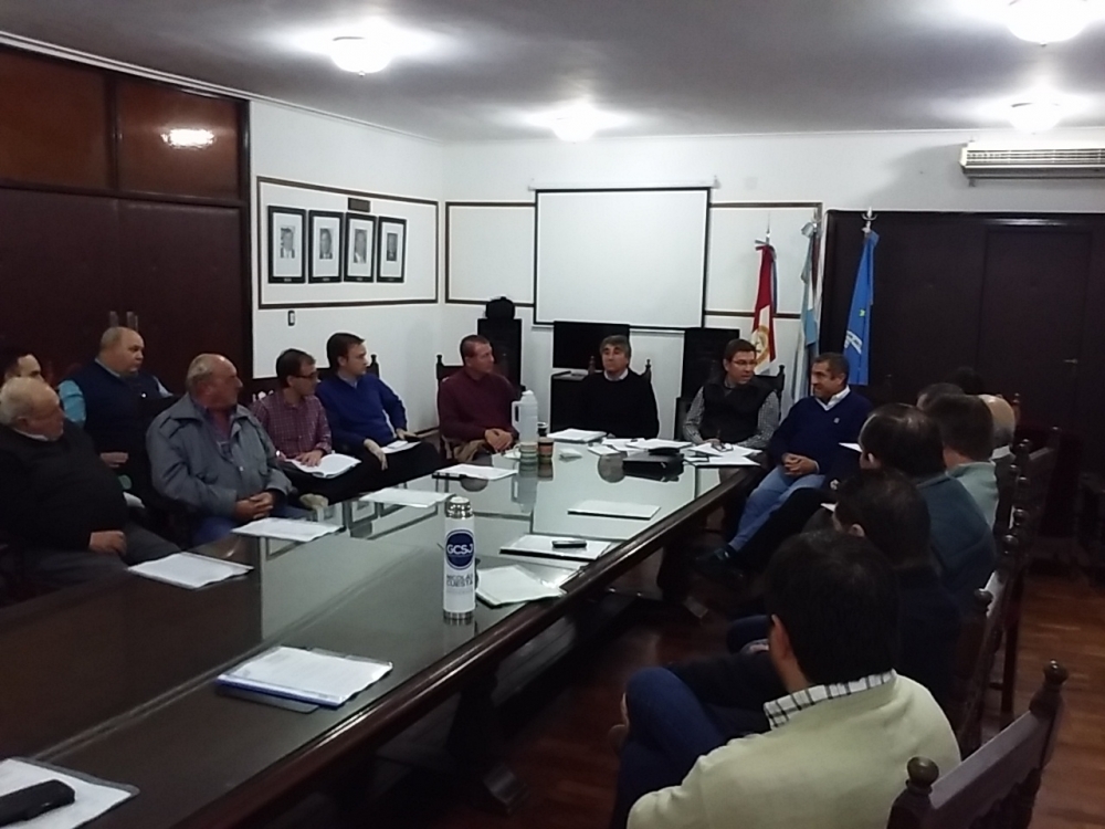 LA EMERGENCIA HIDRICA DEL DEPARTAMENTO FUE EVALUADA AYER EN UNA AMPLIA REUNION REALIZADA EN LA MUNICIPALIDAD DE SAN JUSTO.